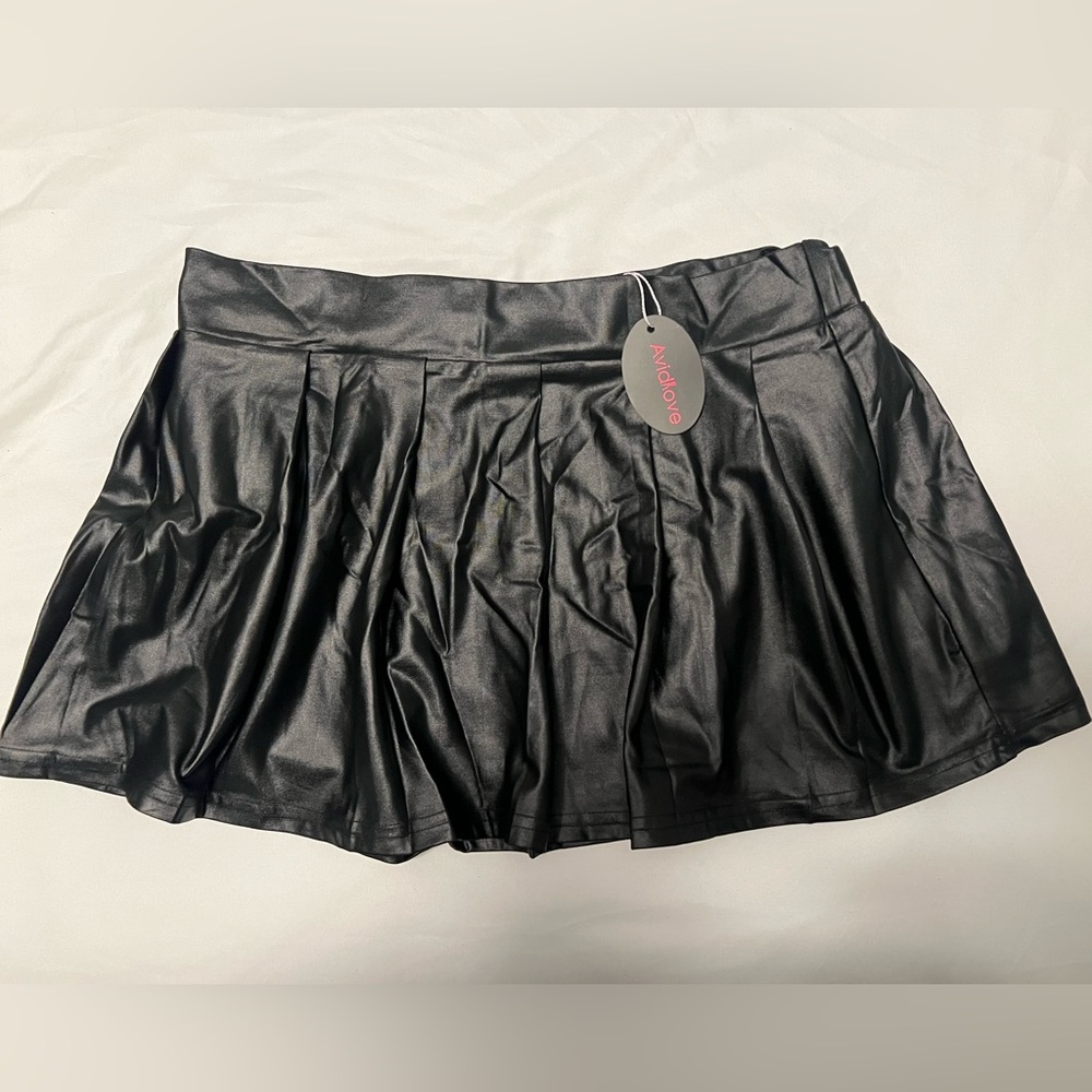 Women’s black faux leather mini skirt